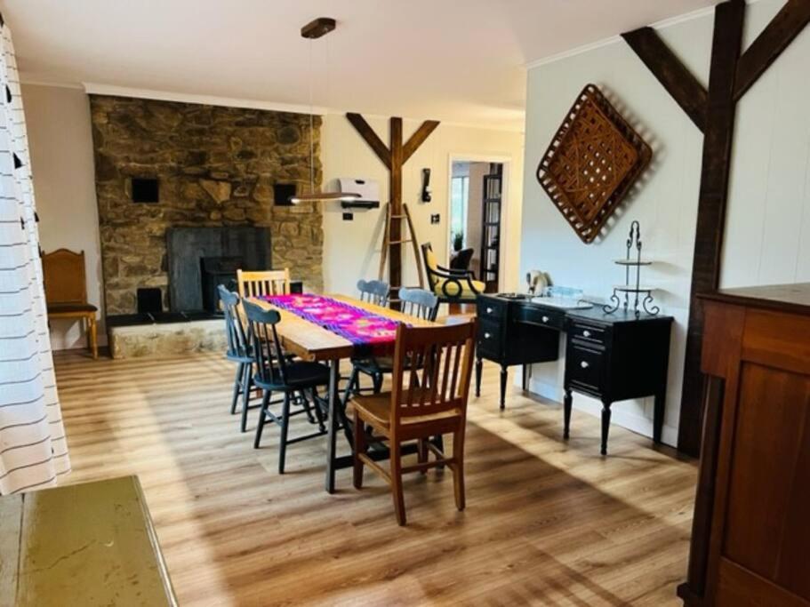 Mountain Lake Retreat - Hot Tub, Lake, Fire Pit, Wineries, Restaurant Harper's Ferry Esterno foto