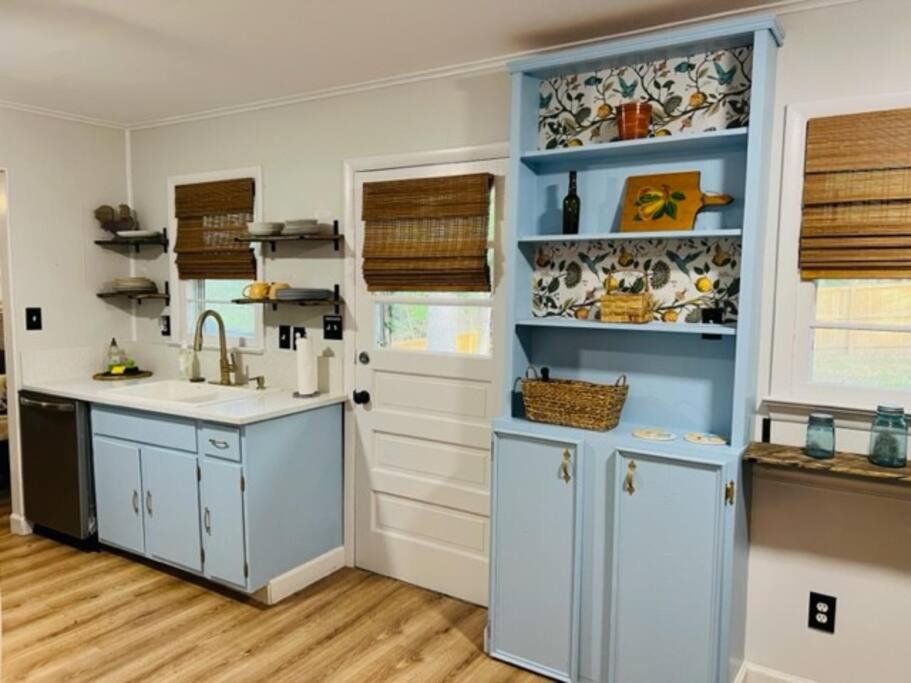 Mountain Lake Retreat - Hot Tub, Lake, Fire Pit, Wineries, Restaurant Harper's Ferry Esterno foto