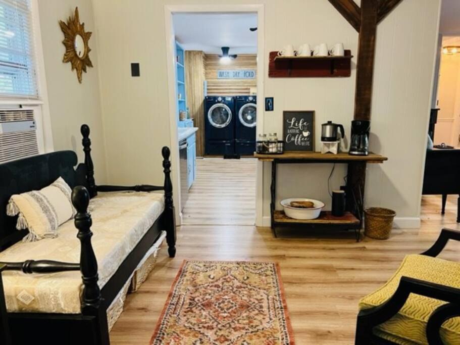 Mountain Lake Retreat - Hot Tub, Lake, Fire Pit, Wineries, Restaurant Harper's Ferry Esterno foto