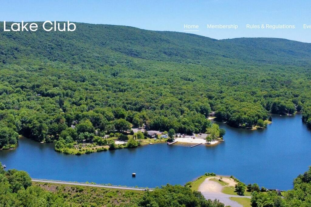 Mountain Lake Retreat - Hot Tub, Lake, Fire Pit, Wineries, Restaurant Harper's Ferry Esterno foto