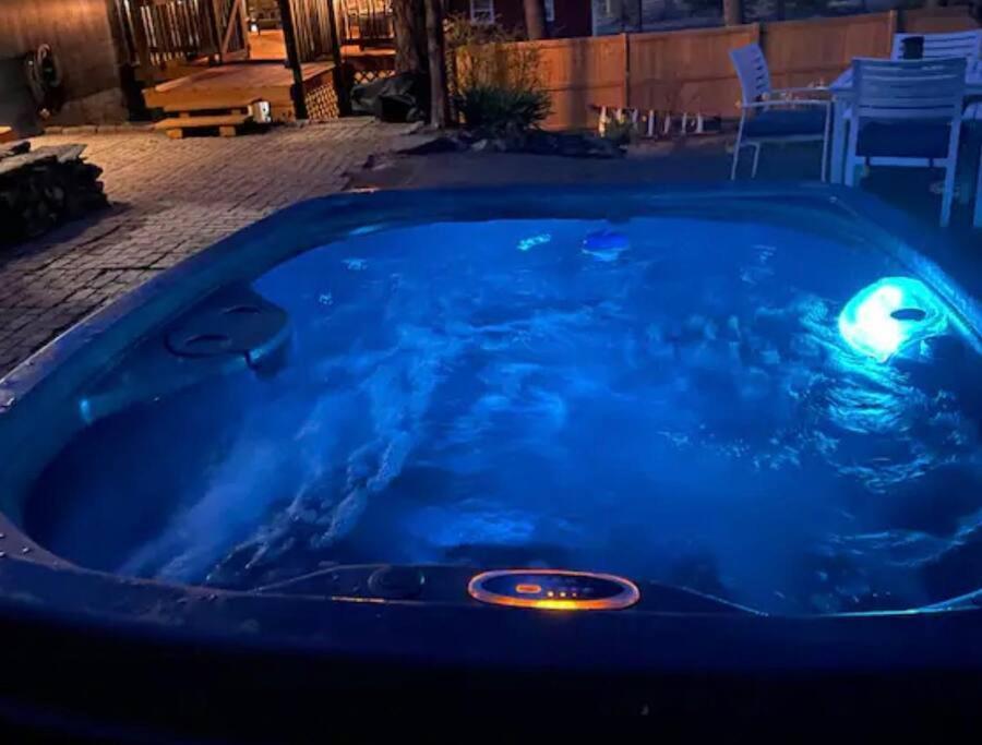 Mountain Lake Retreat - Hot Tub, Lake, Fire Pit, Wineries, Restaurant Harper's Ferry Esterno foto