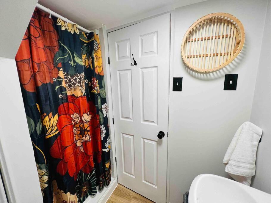 Mountain Lake Retreat - Hot Tub, Lake, Fire Pit, Wineries, Restaurant Harper's Ferry Esterno foto