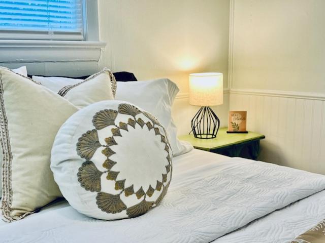 Mountain Lake Retreat - Hot Tub, Lake, Fire Pit, Wineries, Restaurant Harper's Ferry Esterno foto