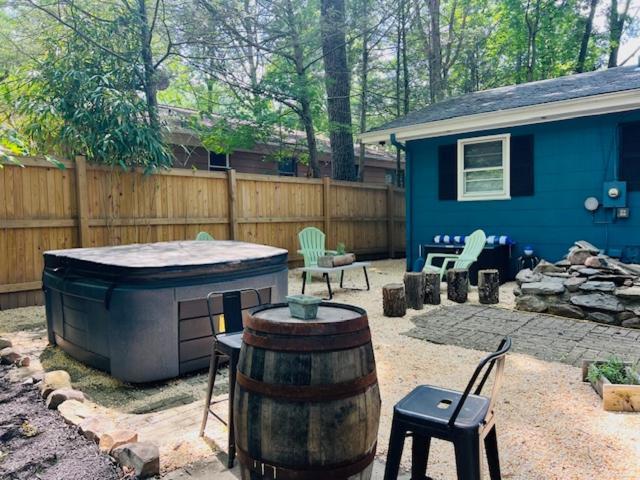 Mountain Lake Retreat - Hot Tub, Lake, Fire Pit, Wineries, Restaurant Harper's Ferry Esterno foto