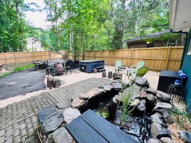 Mountain Lake Retreat - Hot Tub, Lake, Fire Pit, Wineries, Restaurant Harper's Ferry Esterno foto