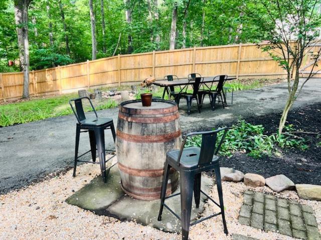 Mountain Lake Retreat - Hot Tub, Lake, Fire Pit, Wineries, Restaurant Harper's Ferry Esterno foto