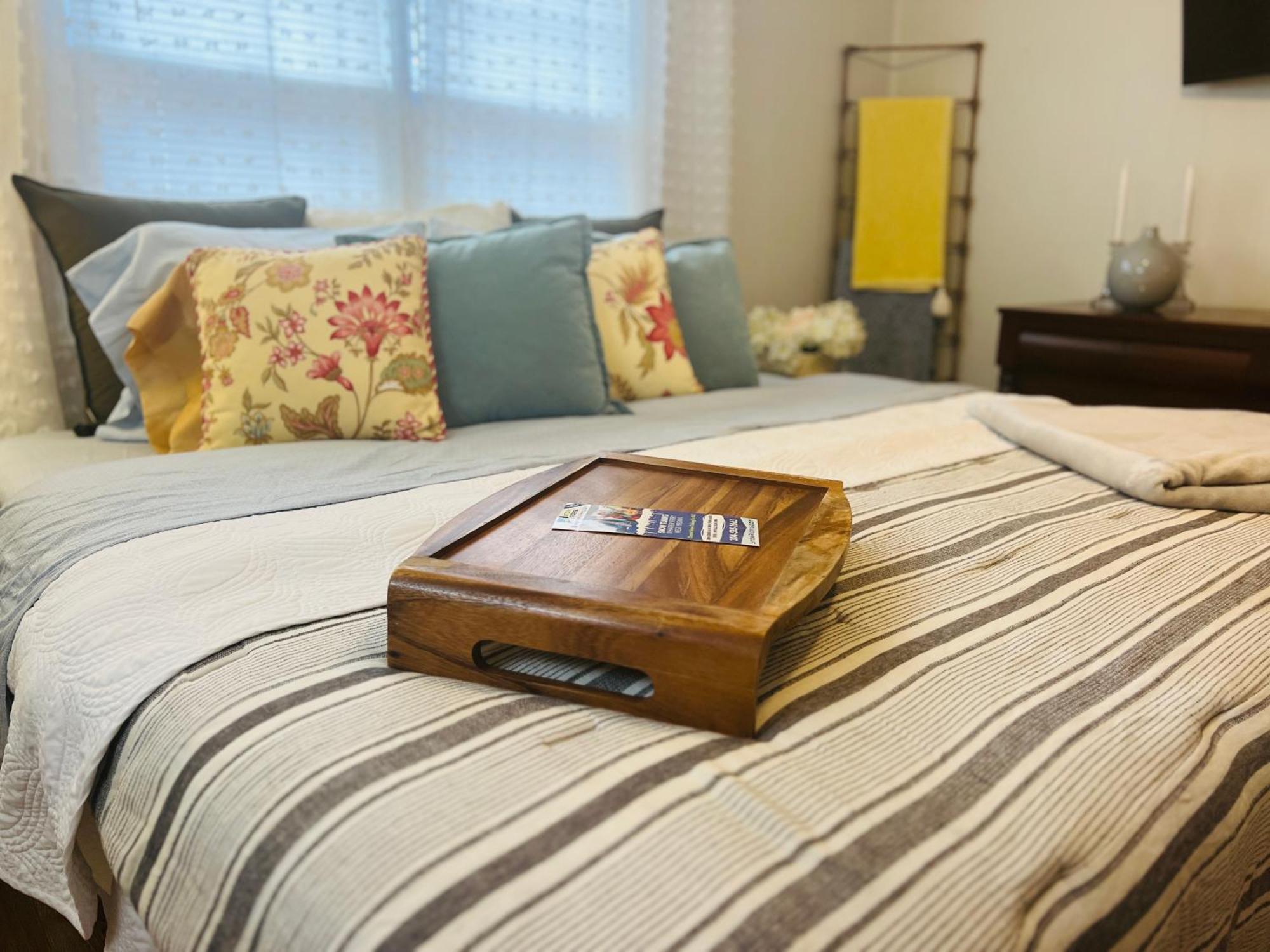 Mountain Lake Retreat - Hot Tub, Lake, Fire Pit, Wineries, Restaurant Harper's Ferry Esterno foto