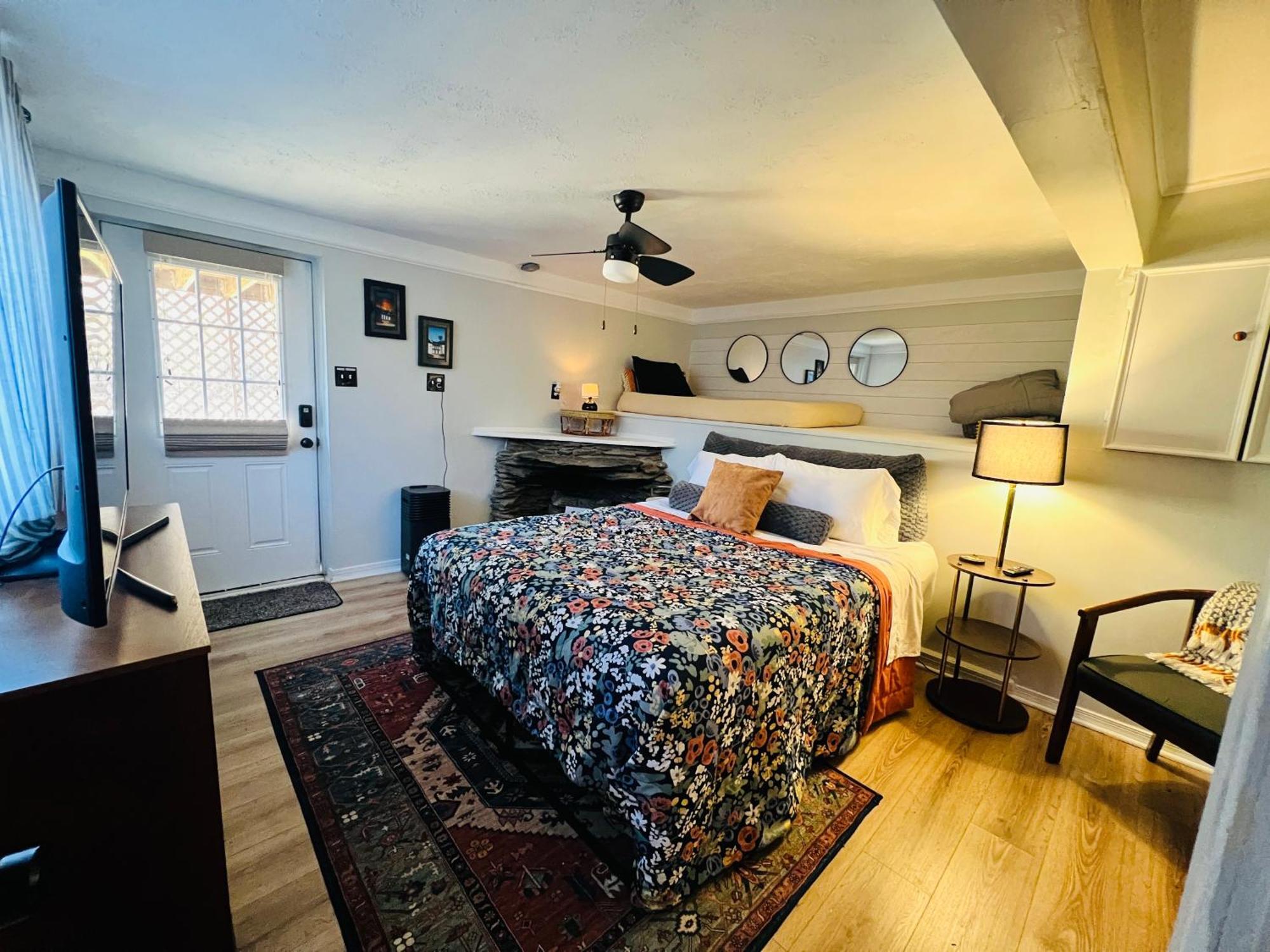 Mountain Lake Retreat - Hot Tub, Lake, Fire Pit, Wineries, Restaurant Harper's Ferry Esterno foto