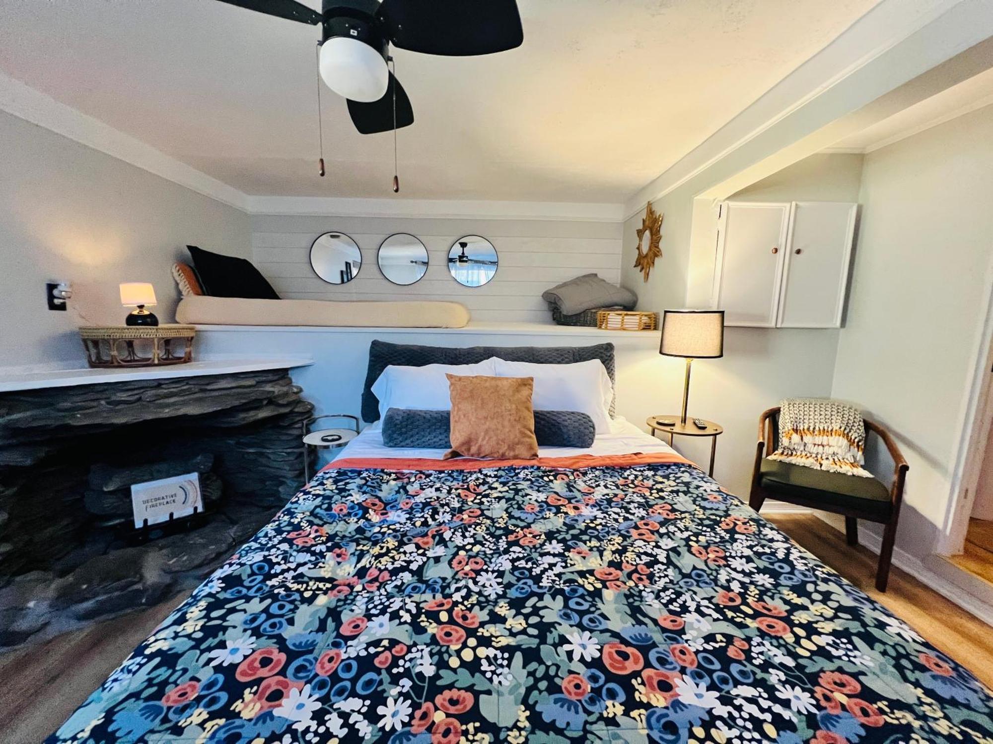 Mountain Lake Retreat - Hot Tub, Lake, Fire Pit, Wineries, Restaurant Harper's Ferry Esterno foto